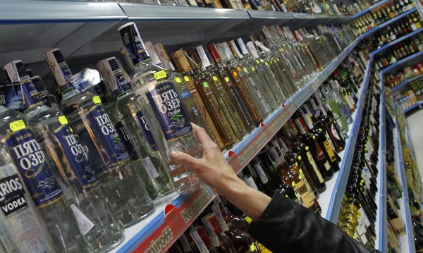 Здравословна Русия – уикендите без алкохол, забраняват го