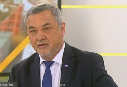 На Николаев не му е ден! И Валери Симеонов го захапа заради липсата на Цолова и го стресна с 