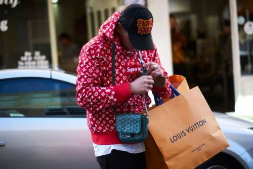 Наш модел обяви: Напускам България, защото тук няма магазини на Gucci и Louis Vuitton, а това ужасно ме потиска СНИМКА