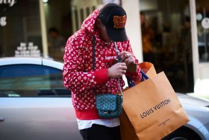 Наш модел обяви: Напускам България, защото тук няма магазини на Gucci и Louis Vuitton, а това ужасно ме потиска СНИМКА