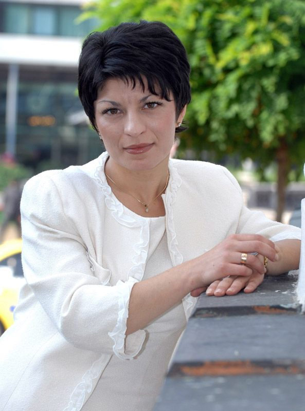 Десислава Атанасова, заместник-председател на правната комисия в НС: В петък ПГ на ГЕРБ ще гласува предложението на Министерския съвет за партийна субсидия от 1 лев
