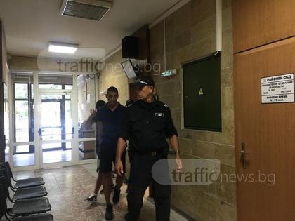 Извънредно! Закопчаха студент и приятелят му с амфетамин за 45 бона в Пловдив! Стоката била предназначена за училищата