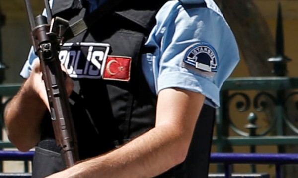 Две българки задържани в подозрения за тероризъм в Дидим