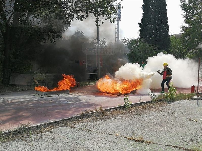 Пламъци и евакуация! Пожарникари мерят сили в Пловдив