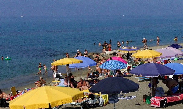 В Италия искат по 100 евро за сянка на плаж