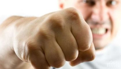 Побеснял пловдивчанин отива на съд - разбил главата на кондуктор заради жега в рейса