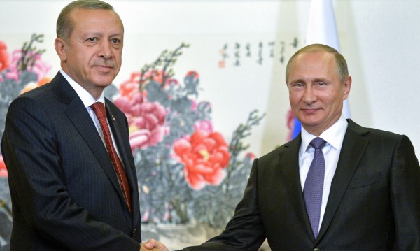 Путин и Ердоган по телефона: Ще контактуваме за Сирия