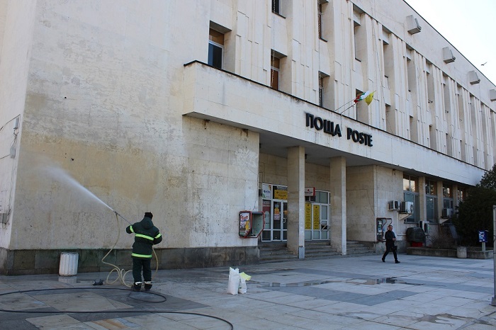 Пловдив: Фасадата на Централната поща стана екран за виртуалната архитектурна инсталация, посветена на българската писменост