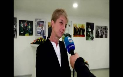 Министър Дашева с награда за принос към ски спорта