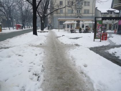Близо 60 пловдивчани са минали през Спешна ортопедия за ден заради леда