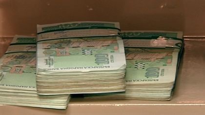 Митничари напипаха над 40 бона в гащите на мъж