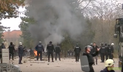 Да се смееш ли, да плачеш ли? Водното оръдие в Харманли отказло! ВИДЕО и СНИМКА