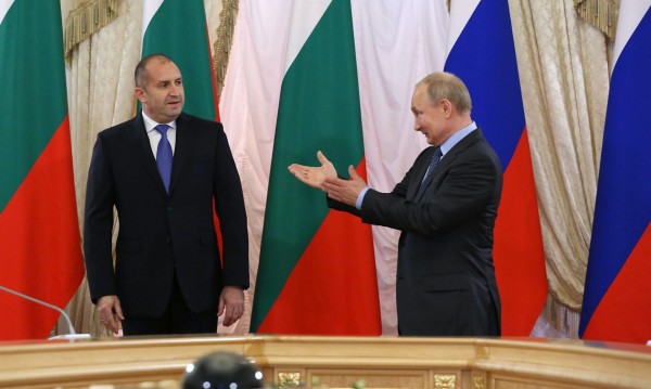 Радев съветва: МС да не се срамува, а да преговаря за цената на руския газ