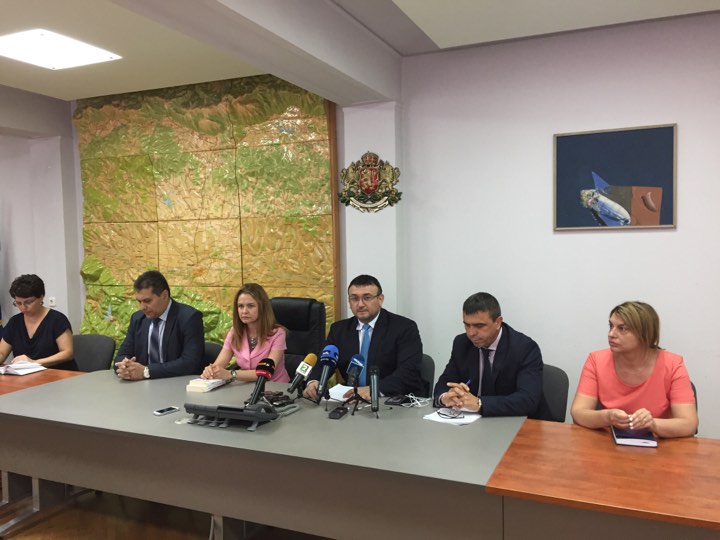 Извънредно! Намериха оръжието, с което се е самоубил Божилов в бивш 74-годишен военен, обвиниха го!