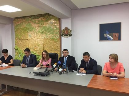 Извънредно! Намериха оръжието, с което се е самоубил Божилов в бивш 74-годишен военен, обвиниха го!