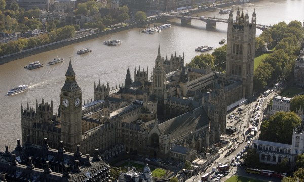 Британците разследват обвинение за изнасилване в парламента
