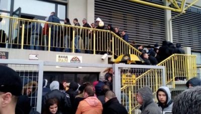 Разграбиха билетите за Ботев - ЦСКА-София! Талони вече има само клетката