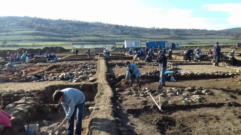 Консервират за зимата римските разкопки край магистрала „Струма“