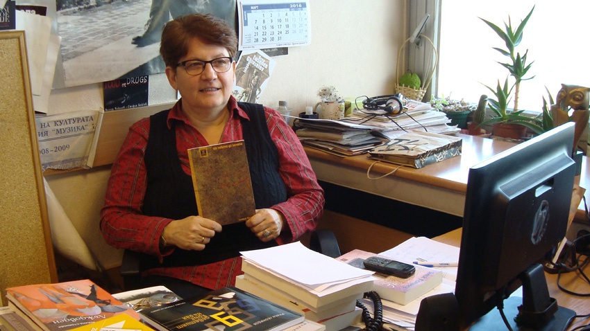 Силвия Чолева представя поетичната си книга „От небето до земята“