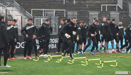 Групата на Локомотив за домакинството на Дунав (Русе)! Черно-белите без Бакалов и Райков