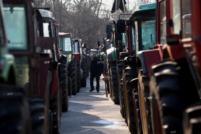 Kathimerini: Фермери блокираха една от магистралите в Централна Гърция