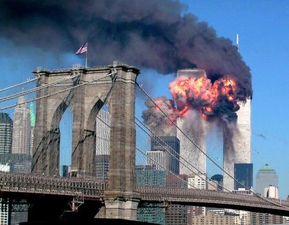 Светът отново си спомня за терористичните атаки от 11 септември 2001 г. (СНИМКИ)