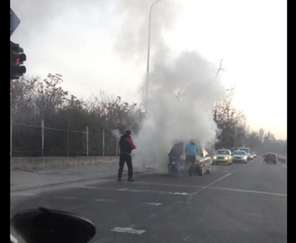 Ауди се запали на булевард в Кючука СНИМКА