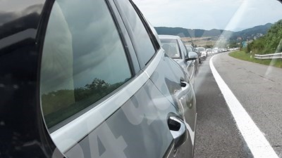 Катастрофа блокира едното пътно платно на моста на пътния възел София-Варна