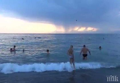 Мълния уби младеж в морето на хърватски плаж