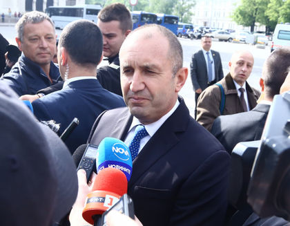 Румен Радев ще е домакин на абитуриенти