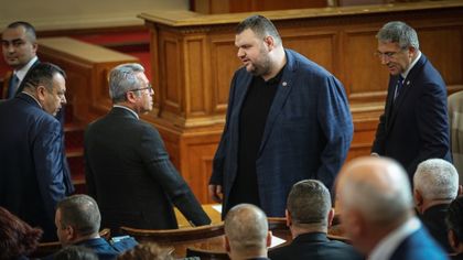 Делян Пеевски се появи в парламента, отказа да замине за Брюксел като евродепутат