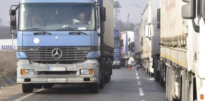 Превозвачи блокират митница