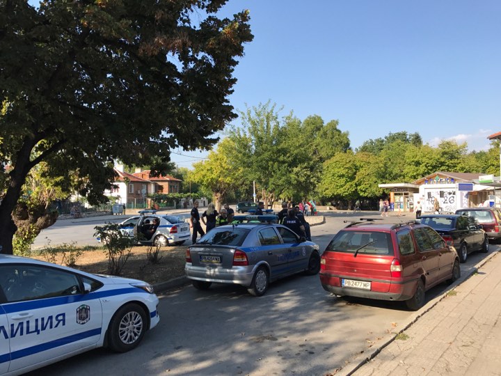 СНИМКИ: Сериозно полицейско струпване в Коматево