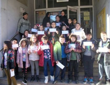 Деца пращат 700 кг храна на отец Иван