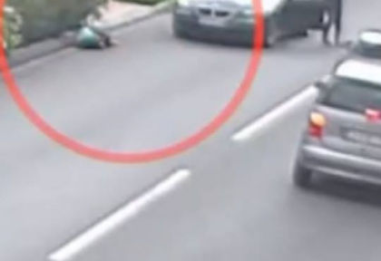 Смразяващи кръвта КАДРИ (18+) от катастрофата с БМВ на сина на спряган за близък до Иван Костов, 10-годишното момиче лежи безжизнено до скъпото возило