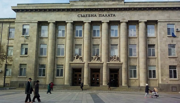 Съдят ученик за кражба на пари от три момчета