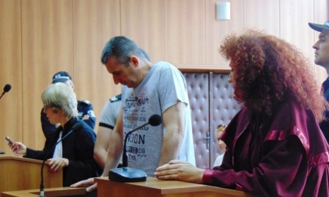 Пловдивският полицай, обвинен за убийството на родителите си, остава в ареста
