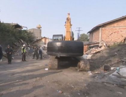 Бутнаха 6 къщи и 143 бараки в София